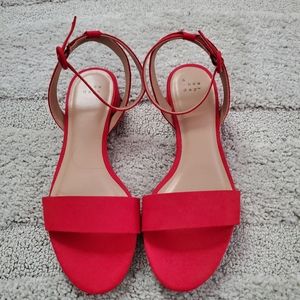 Red shoes a new day size 8
